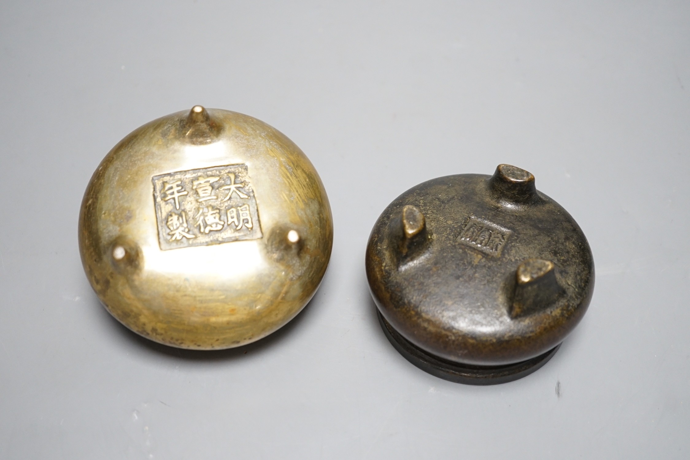 Two Chinese bronze tripod censers largest 10cm handle to handle